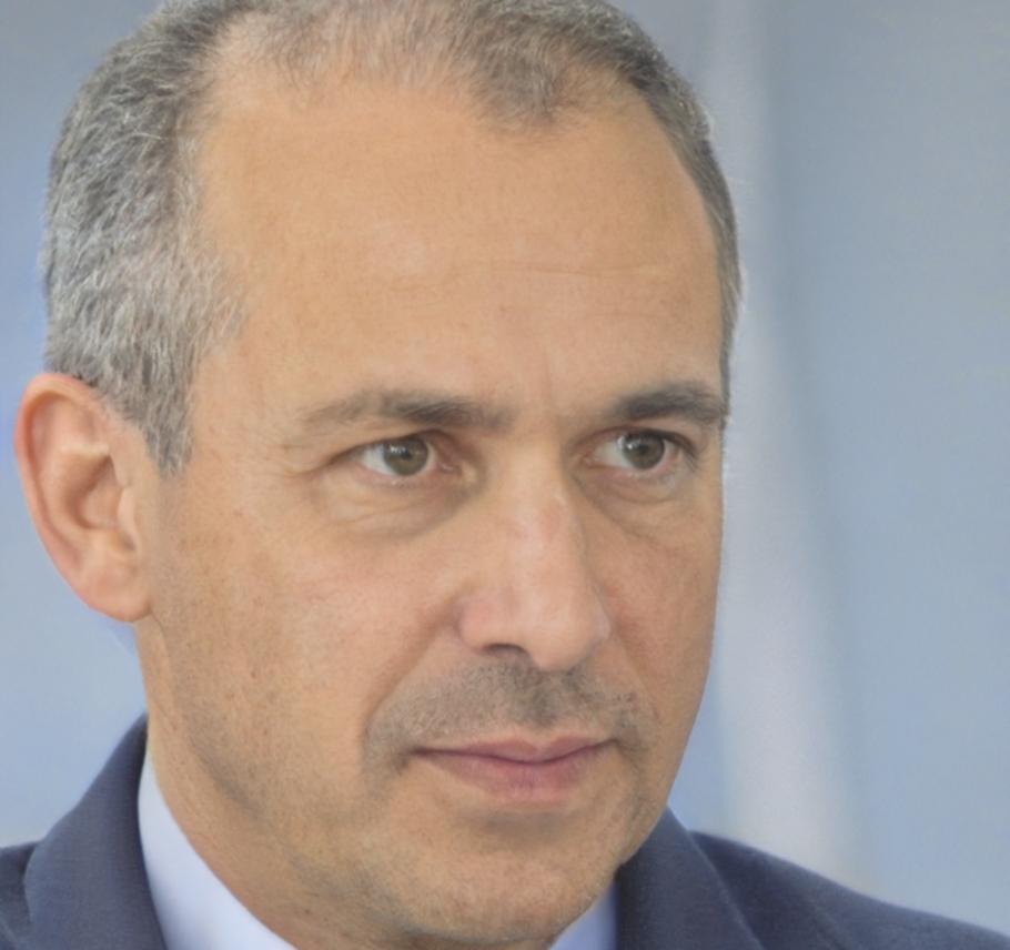 Profesor Ramiro Casals, especialista en presupuestación empresarial con 12 años de experiencia en consultoría financiera