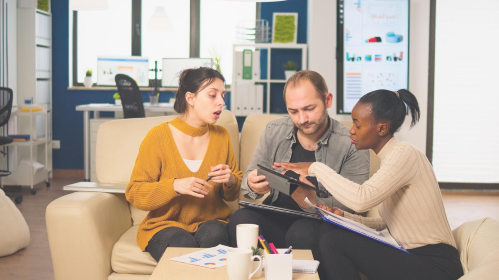 Reunión de trabajo colaborativo sobre planificación financiera